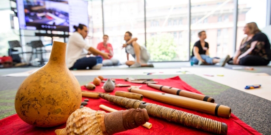 Bilde av tradisjonelle Māori instrumenter